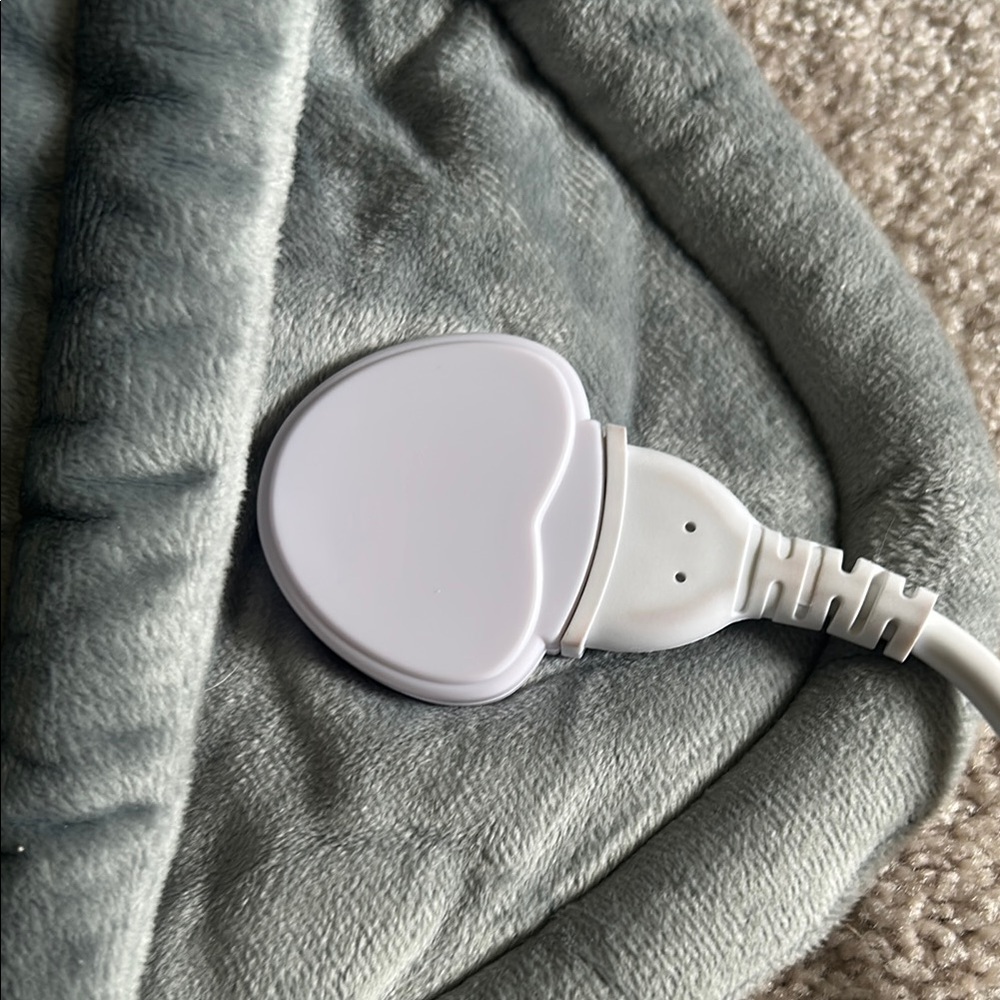 Neck and Shoulder Gray Electric Heating Pad with different levels and a timer - Picture 4 of 6